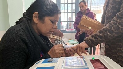"At 5 pm, over 75 per cent turnout was recorded. In 200 odd polling stations in four districts, voting is likely to go on till 9 pm,” Kharkongor said. (HT Photo/Chayanika Das)