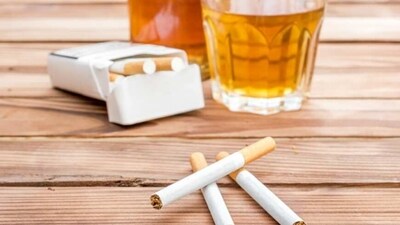 To maintain good heart health, people should limit alcohol intake and quit smoking. (Unsplash) To maintain good heart health, people should limit alcohol intake and quit smoking. (Unsplash)