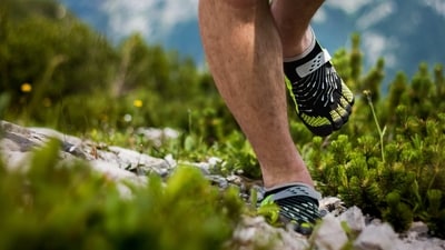 Minimalist shoes became popular because of the hypothesis that they led to reduced running injuries. After almost a decade and a half, what does the evidence suggest? (Shutterstock) Minimalist shoes became popular because of the hypothesis that they led to reduced running injuries. After almost a decade and a half, what does the evidence suggest? (Shutterstock)
