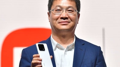 Chinese President of Xiaomi Corp Lu Weibing holds the new Xiaomi 13 Pro during a press conference at the Mobile World Congress (MWC) in Barcelona on Sunday. (AP) Chinese President of Xiaomi Corp Lu Weibing holds the new Xiaomi 13 Pro during a press conference at the Mobile World Congress (MWC) in Barcelona on Sunday. (AP)