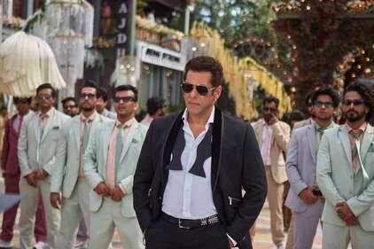 Salman Khan in a still image from the song Billi Billi. Salman Khan in a still image from the song Billi Billi.