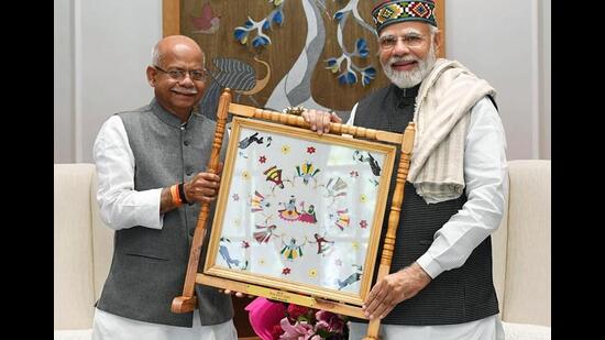 Himachal Pradesh governor Shiv Pratap Shukla with Prime Minister Narendra Modi in New Delhi on Sunday. (ANI Photo)
