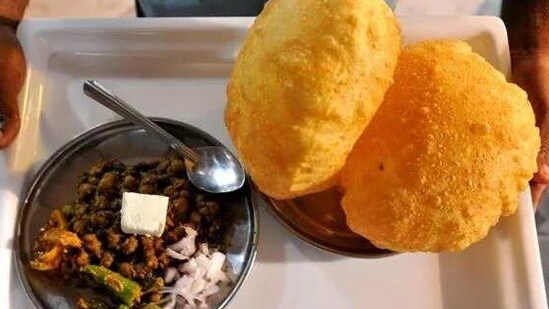 6. Chole Bhature: This is a popular snack from the state of Punjab. It is made with a spicy chickpea curry, served with a deep-fried flatbread. It is a delicious snack that can be found on the streets of Chandigarh and other cities in the state.(Abhinav Saha/HT)