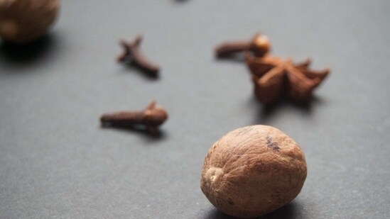 Use natural remedies: Some natural remedies such as aloe vera, tea tree oil, and clove oil may help reduce inflammation and improve gum health. Consult with a dentist or a healthcare provider before using any natural remedy.&nbsp;(Unsplash)