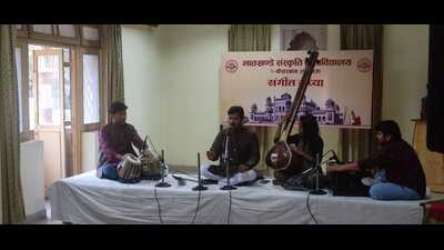 A vocal performance by Anurag Maurya at the Masik Sangeet Sandhya held at Bhatkhande Sanskriti Vishwavidyalaya (Sourced)