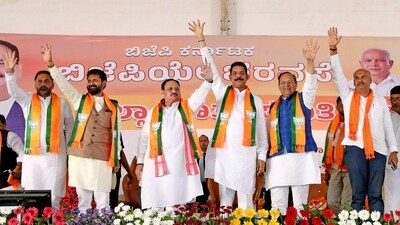 Bharatiya Janata Party (BJP) National President JP Nadda with Karnataka party president Nalinkumar Kateel and other party members waves to the supporters. (ANI Photo) (JP Nadda twitter) Bharatiya Janata Party (BJP) National President JP Nadda with Karnataka party president Nalinkumar Kateel and other party members waves to the supporters. (ANI Photo) (JP Nadda twitter)