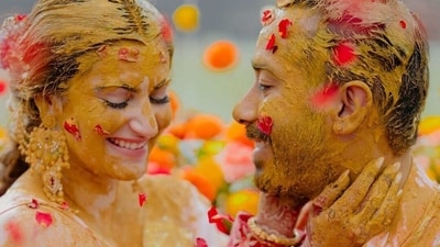 Shivaleeka Oberoi and Abhishek Pathak had a lot of fun during the haldi ceremony. Vidyut Jammwal also attended the celebrations. Shivaleeka Oberoi and Abhishek Pathak had a lot of fun during the haldi ceremony. Vidyut Jammwal also attended the celebrations. 