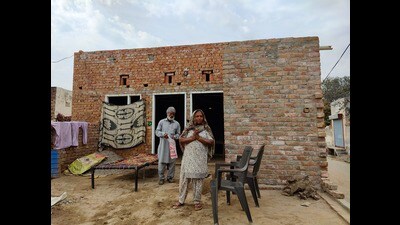 Daily wage earner Sukhchain Singh’s parents Kirpal Kaur and Najar Singh outside their partially constructed house at Bhana village in Faridkot district. (HT Photo)