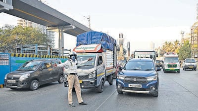Dr Wiqar Shaikh, professor of medicine, Grant Medical College and Sir JJ Group of Hospitals and honorary physician, Police Hospital, Nagpada, has been observing an increase in the number of cases of traffic cops suffering from asthma, bronchitis, upper and lower respiratory tract infections caused by both bacteria and viruses. “Of the 80 patients I see each week on an average at the hospital, a majority have complaints of that can be directly related to exposure to pollution,” said Dr Shaikh. (HT PHOTO) Dr Wiqar Shaikh, professor of medicine, Grant Medical College and Sir JJ Group of Hospitals and honorary physician, Police Hospital, Nagpada, has been observing an increase in the number of cases of traffic cops suffering from asthma, bronchitis, upper and lower respiratory tract infections caused by both bacteria and viruses. “Of the 80 patients I see each week on an average at the hospital, a majority have complaints of that can be directly related to exposure to pollution,” said Dr Shaikh. (HT PHOTO)