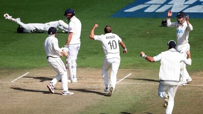 New Zealand's Neil Wagner (C) celebrates taking the final wicket of England's James Anderson (centre L) to win during day five of the second cricket test match between New Zealand and England at the Basin Reserve. (AFP) New Zealand's Neil Wagner (C) celebrates taking the final wicket of England's James Anderson (centre L) to win during day five of the second cricket test match between New Zealand and England at the Basin Reserve. (AFP)