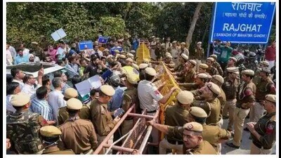 The protest by Haibowal shopkeepers continued for at least one hour. Inspector Bittan Kumar, SHO at police station Haibowal, reached the spot and pacified the protesters. (HT file photo for representation)