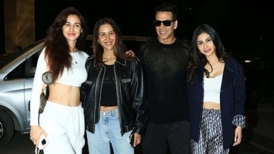 Disha Patani, Sonam Bajwa, Akshay Kumar and Mouni Roy at Mumbai airport. (Varinder Chawla)