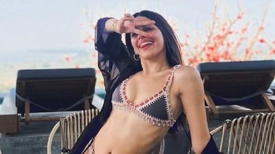 Alaya F in stylish crochet bikini 'got all the stomach pics before the pizza arrived'. (Instagram) Alaya F in stylish crochet bikini 'got all the stomach pics before the pizza arrived'. (Instagram)
