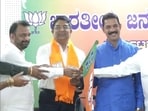 Former Bengaluru police commissioner Bhaskar Rao with Nalin Kumar Kateel and other BJP leaders. Former Bengaluru police commissioner Bhaskar Rao with Nalin Kumar Kateel and other BJP leaders.