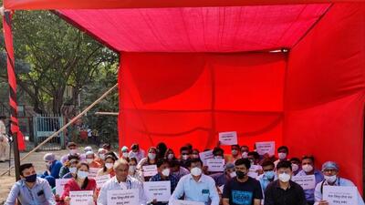 Medical teachers protest as BMC extends retirement age to 64 Medical teachers protest as BMC extends retirement age to 64
