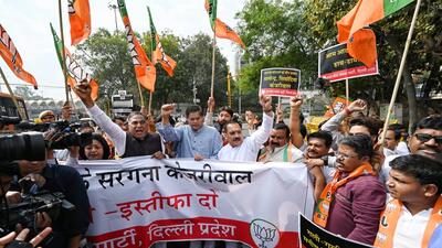 BJP protests against AAP government at ITO. (Sanchit Khanna/HT Photo) BJP protests against AAP government at ITO. (Sanchit Khanna/HT Photo)