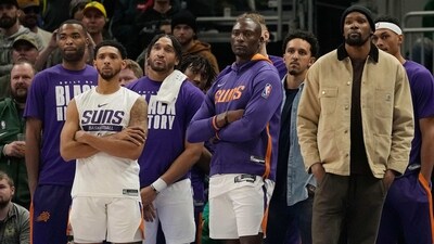 Kevin Durant #35 of the Phoenix Suns (R) watches play in the second half of the game against the Milwaukee Bucks at Fiserv Forum. (Getty Images via AFP) Kevin Durant #35 of the Phoenix Suns (R) watches play in the second half of the game against the Milwaukee Bucks at Fiserv Forum. (Getty Images via AFP)