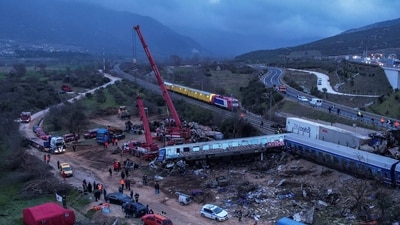 Rescuers operate on the site of a crash, where two trains collided, near the city of Larissa, Greece, March 1, 2023. REUTERS/Giannis Floulis (REUTERS)