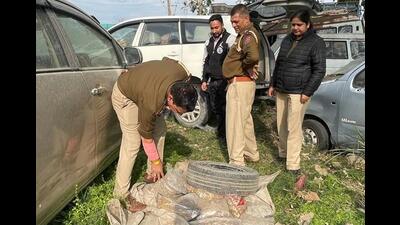 Police with the contraband recovered from the two smugglers at Sujanpur checkpoint in Pathankot district on Wednesday. (HT Photo) Police with the contraband recovered from the two smugglers at Sujanpur checkpoint in Pathankot district on Wednesday. (HT Photo)