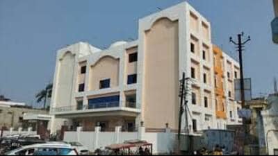 The four-storeyed police station is located near the iconic Gorakhnath temple. (HT Photo)