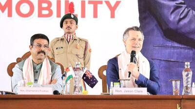 Union minister of education Dharmendra Pradhan (left/) and Australian counterpart Jason Clare (right) joined students and academicians for an interaction at Venkateshwara College (Twitter/@dpradhanbjp)