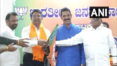 Former Bengaluru police commissioner Bhaskar Rao with Nalin Kumar Kateel and other BJP leaders. (ANI photo) Former Bengaluru police commissioner Bhaskar Rao with Nalin Kumar Kateel and other BJP leaders. (ANI photo)