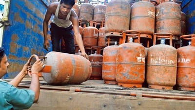 The price of 19 kg commercial cylinders has been hiked by ₹350 in Delhi. (File) The price of 19 kg commercial cylinders has been hiked by ₹350 in Delhi. (File)