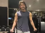 Mahesh Babu flexed his biceps in a new picture. Mahesh Babu flexed his biceps in a new picture.