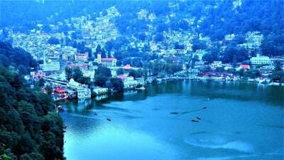A large number of buildings in Nainital and Mussoorie are on steep slopes. (HT PHOTO) A large number of buildings in Nainital and Mussoorie are on steep slopes. (HT PHOTO)