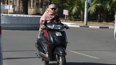 A woman all covered up for protection from the sun in Chandigarh on a hot Thursday afternoon. (Ravi Kumar/HT) A woman all covered up for protection from the sun in Chandigarh on a hot Thursday afternoon. (Ravi Kumar/HT)