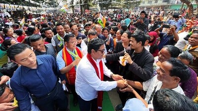 Meghalaya Chief Minister and NPP leader Conrad K Sangma on March 28 met his Assam counterpart Himanta Biswa Sarma in Guwahati, Assam. (ANI) Meghalaya Chief Minister and NPP leader Conrad K Sangma on March 28 met his Assam counterpart Himanta Biswa Sarma in Guwahati, Assam. (ANI)