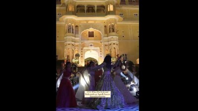 Bride and her friends dance at the wedding. (Instagram/@morethanthumkas) Bride and her friends dance at the wedding. (Instagram/@morethanthumkas)