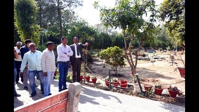 Chandigarh mayor Anup Gupta on Thursday visited the cremation ground, children’s burial ground, Christian cemetery and Muslim graveyard at Sector 25. He was accompanied by area councillor Poonam, nominated councillor Anil Masih and MC officials. (HT Photo)