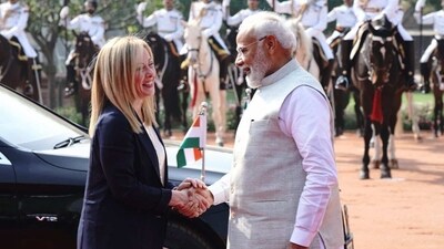 PM Modi receives Italian PM Giorgia Meloni of Italy in a ceremonial welcome at the forecourt of Rashtrapati Bhavan. (Twitter) PM Modi receives Italian PM Giorgia Meloni of Italy in a ceremonial welcome at the forecourt of Rashtrapati Bhavan. (Twitter)