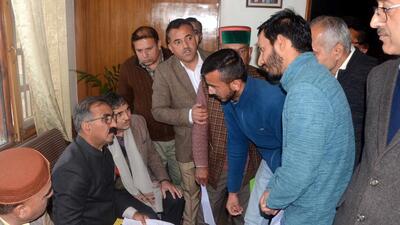 Himachal Pradesh CM Sukhvinder Singh Sukhu interacts with Congress workers in Shimla on Thursday. (Deepak Sansta/HT) Himachal Pradesh CM Sukhvinder Singh Sukhu interacts with Congress workers in Shimla on Thursday. (Deepak Sansta/HT)