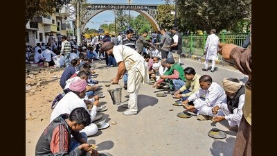 Langar being served to the protesters near the Chandigarh-Panchkula border on Thursday. (Sant Arora/HT) Langar being served to the protesters near the Chandigarh-Panchkula border on Thursday. (Sant Arora/HT)
