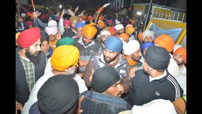 On Thursday, gangster-turned-politician Lakha Sidhana, along with his supporters, also reached YPS Chowk in Mohali to extend solidarity to the protesters. (HT Photo) On Thursday, gangster-turned-politician Lakha Sidhana, along with his supporters, also reached YPS Chowk in Mohali to extend solidarity to the protesters. (HT Photo)