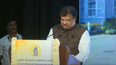 The Bruhat Bengaluru Mahanagara Palike's (BBMP) special commissioner for finance, Jayaram Raipur presenting the BBMP budget speech on Thursday. The Bruhat Bengaluru Mahanagara Palike's (BBMP) special commissioner for finance, Jayaram Raipur presenting the BBMP budget speech on Thursday.