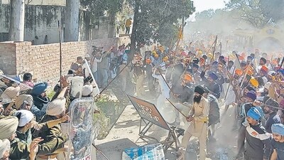 Supporters of Waris Punjab De chief Amritpal Singh clashing with Punjab Police personnel, February 23, 2023 (Sameer Sehgal / HT) Supporters of Waris Punjab De chief Amritpal Singh clashing with Punjab Police personnel, February 23, 2023 (Sameer Sehgal / HT)