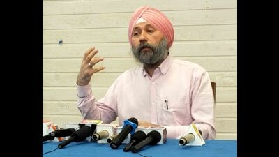 The Hindi version of the English-Punjabi docuseries on the spiritual journey of Guru Nanak across the distant lands of Pakistan, Afghanistan, Iran, Iraq, Saudi Arabia, Tibet, Bangladesh, India and Sri Lanka was released at the Chandigarh Press Club on Wednesday. (HT Photo)
