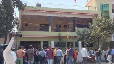 The Prayagraj development authority has moved in bulldozers to demolish the two-storied house belonging to the gun store owner. (HT Photo) The Prayagraj development authority has moved in bulldozers to demolish the two-storied house belonging to the gun store owner. (HT Photo)