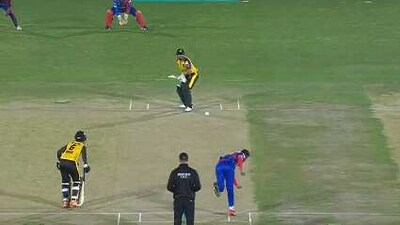 Amir bowls to Babar Azam (PSL) Amir bowls to Babar Azam (PSL)