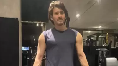 Mahesh Babu flexed his biceps in a new picture. Mahesh Babu flexed his biceps in a new picture.