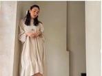Karisma Kapoor, in an easy breezy dress, took the stairs like this... Karisma Kapoor, in an easy breezy dress, took the stairs like this...