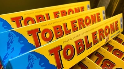 Toblerone chocolate. (Jakub Porzycki/NurPhoto/picture alliance	)