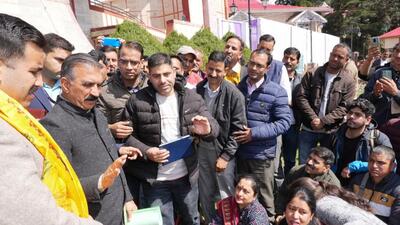 A day after the state vigilance and anti-corruption bureau registered an FIR after finding evidences of leak of art teachers’ recruitment exam, a delegation of Berozgar Kala Adhayapak Sangh met Himachal chief minister Sukhvinder Singh Sukhu, urging him not to cancel the exam and soon declare the result. (ANI)