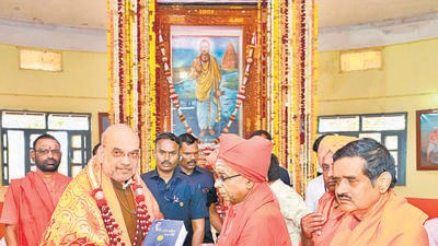 Amit Shah said all political parties should learn “how to treat veterans” on Friday (Amit Shah twitter) Amit Shah said all political parties should learn “how to treat veterans” on Friday (Amit Shah twitter)