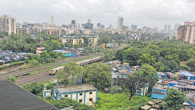 An aerial view of the 14-acre site of Thane Mental Hospital. The Bombay High Court on Friday lifted the stay order on transfer of the hospital’s land paving the way for the construction of a new railway station between Thane and Mulund. (Praful Gangurde. HT PHOTO) An aerial view of the 14-acre site of Thane Mental Hospital. The Bombay High Court on Friday lifted the stay order on transfer of the hospital’s land paving the way for the construction of a new railway station between Thane and Mulund. (Praful Gangurde. HT PHOTO)