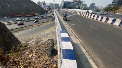 Commuters are irked over the inability to connect directly to the Mumbai-Bengaluru national highway from the newly-built Rajmata Jijau flyover. (Kalpesh Nukte/HT PHOTO) Commuters are irked over the inability to connect directly to the Mumbai-Bengaluru national highway from the newly-built Rajmata Jijau flyover. (Kalpesh Nukte/HT PHOTO)