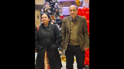 Dr Sanjay Kumar (right) with his wife Saloni Kumari. (HT Photo) Dr Sanjay Kumar (right) with his wife Saloni Kumari. (HT Photo)